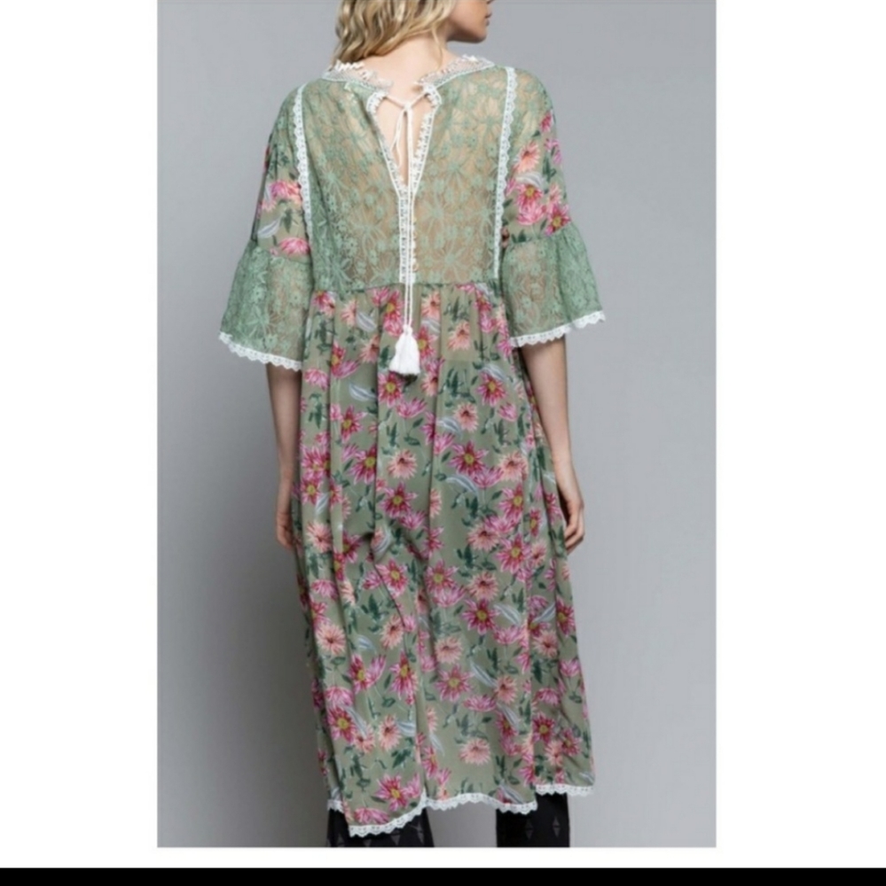 Last one Women's Goddess floral and lace kimono - Picture 4 of 16